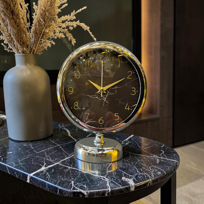 Silver Noir Modern Masa Saati – Gümüş & Siyah Minimal Tasarım Şık Ofis ve Ev Dekor Aksesuarı