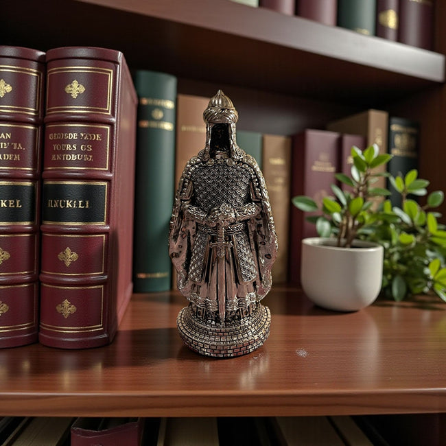 Osmanlı Zırhlı Asker Dekoratif Biblo – Metal Görünümlü Masa Üstü, Ofis & Kitaplık Heykeli& Sleep Nova