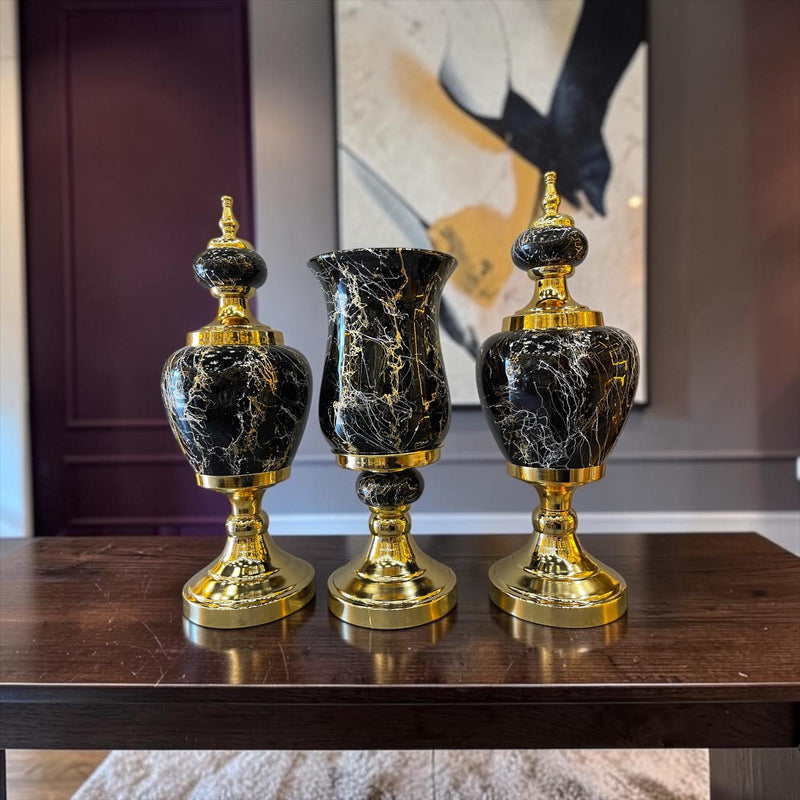 Royal Black Marble Dekoratif Vazo & Obje Seti – Gold Detaylı Lüks Salon Aksesuarı (3’lü)