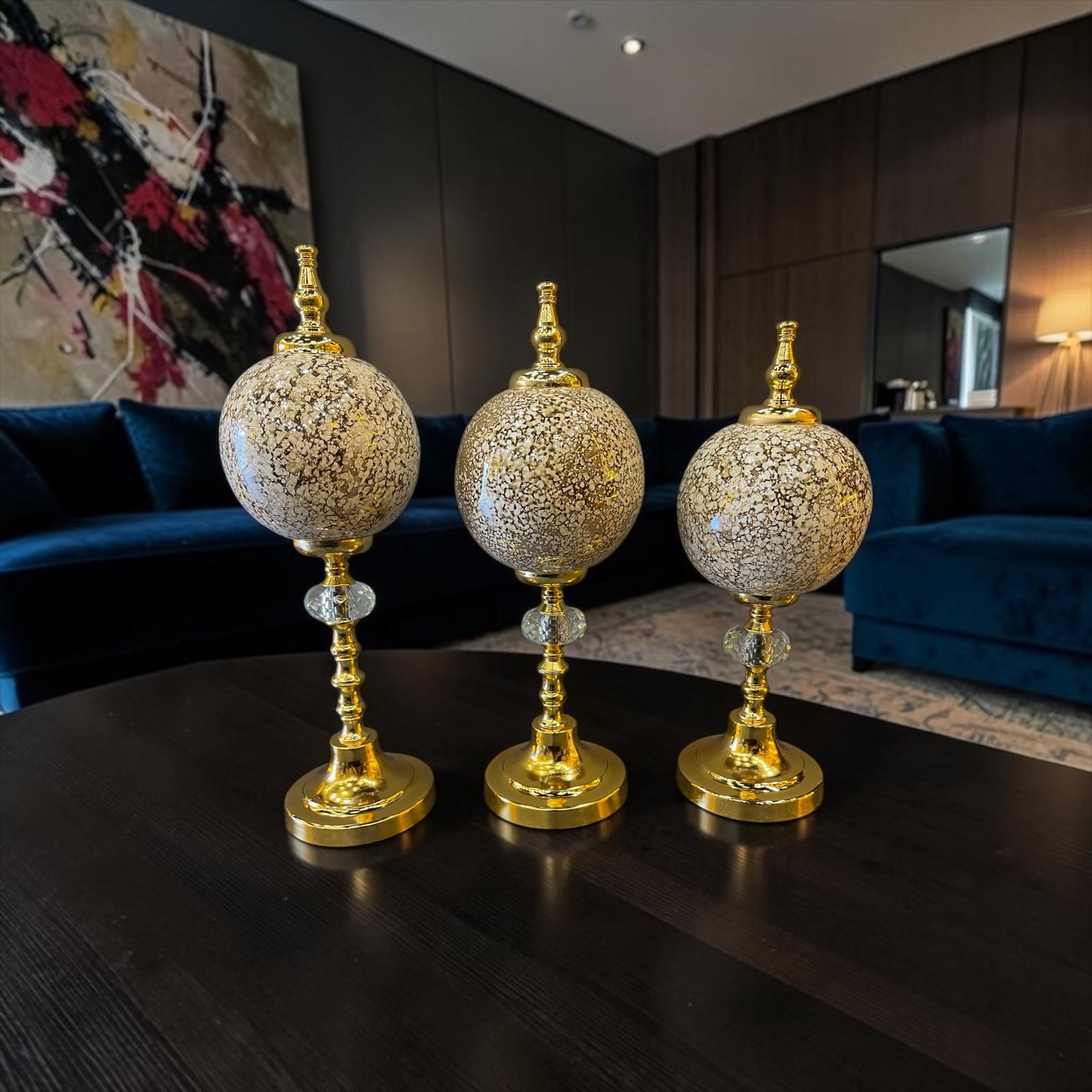 Golden Mosaic Küre Dekoratif Obje Seti – Altın Detaylı Lüks Modern 3’lü Masa Üstü Ev & Ofis Aksesuarı& Sleep Nova
