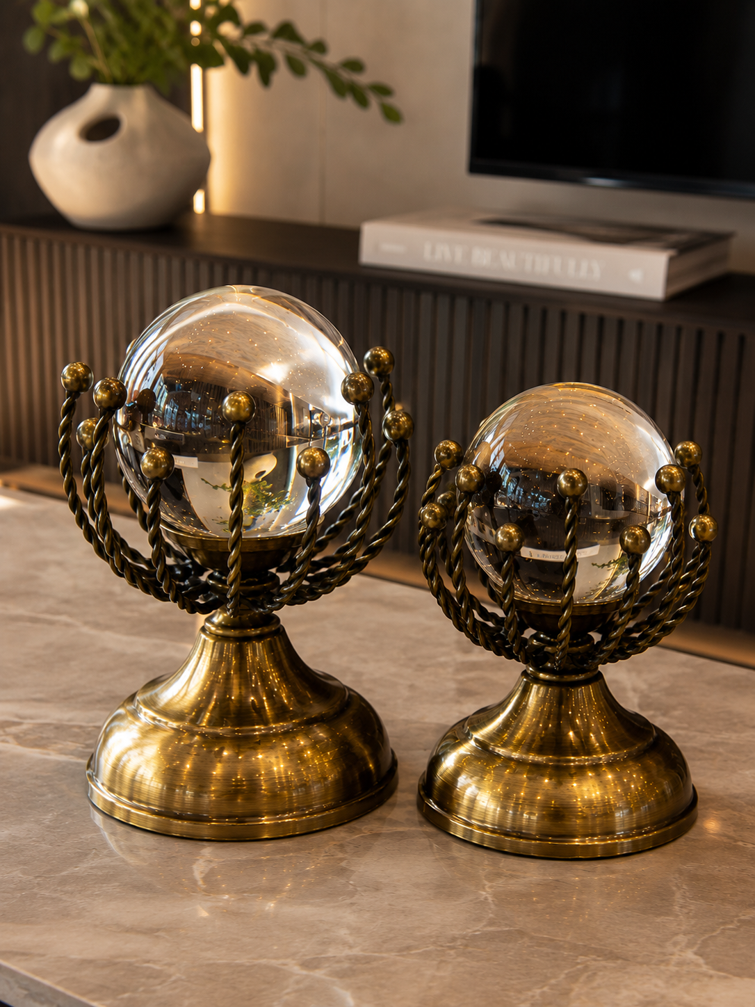 Eskitme Cam Küre Dekoratif Obje Seti – Vintage Metal Salon & Ofis Aksesuarı (2'li)& Sleep Nova