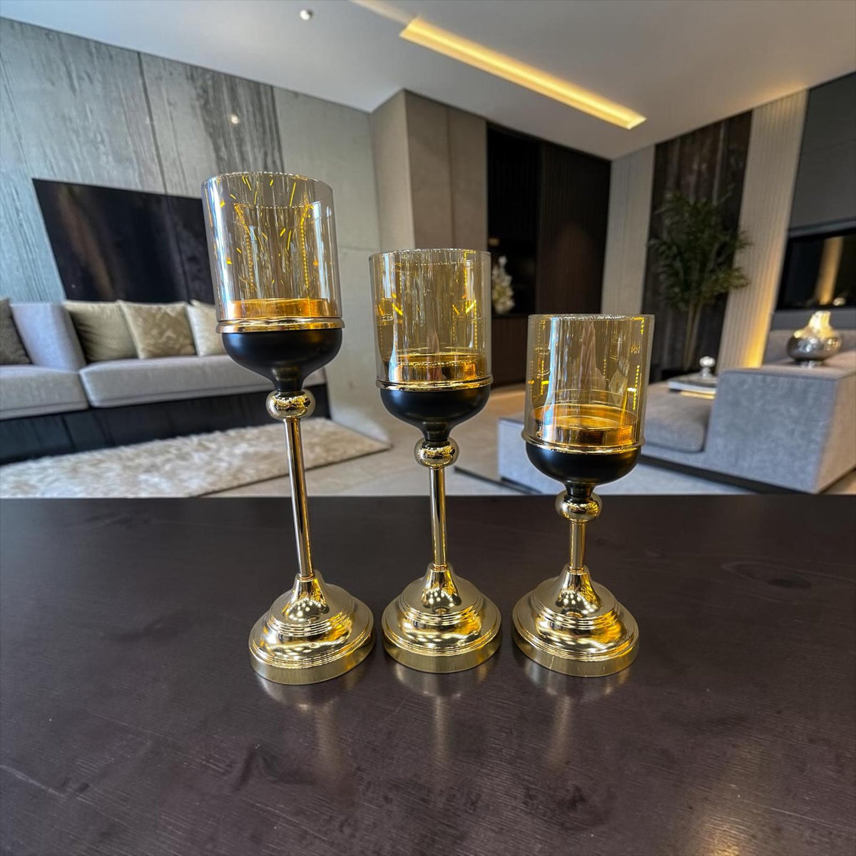 Noir Gold Şamdan Mumluk Seti – Siyah & Altın Modern 3’lü Lüks Masa Üstü Dekoratif Aksesuar