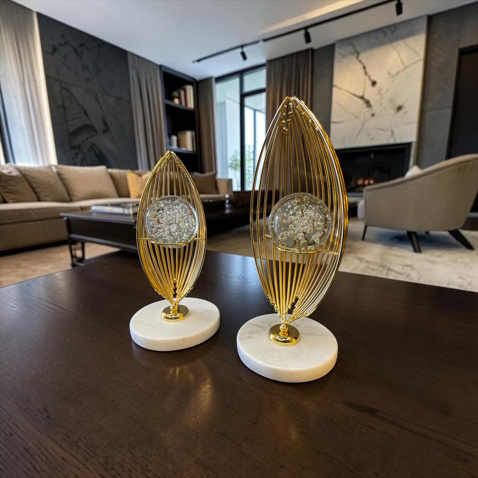Elegant Gold Metal Biblo – Mermer Tabanlı Şık Ev Dekorasyonu& Sleep Nova