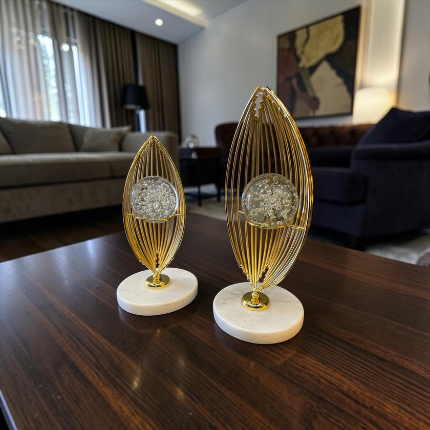 Elegant Gold Metal Biblo – Mermer Tabanlı Şık Ev Dekorasyonu& Sleep Nova