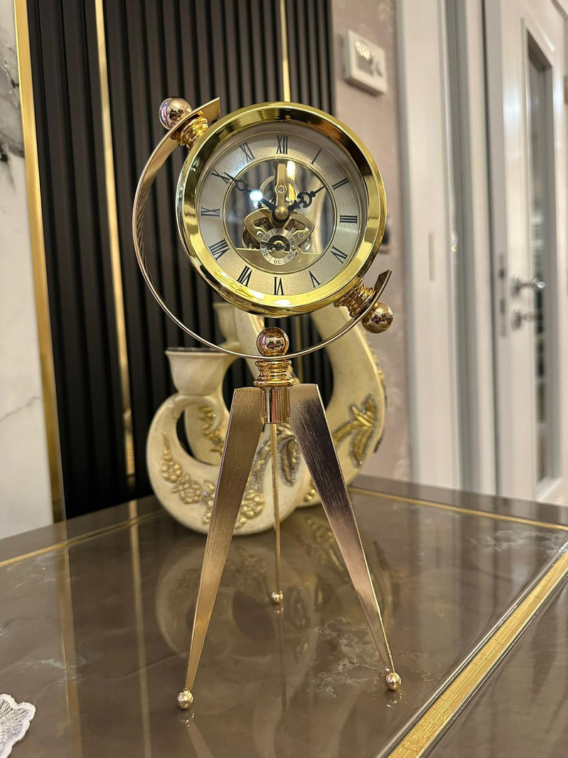 Lüks Gold Tripod Dekoratif Masa Saati – İskelet Mekanizmalı Retro Tasarım