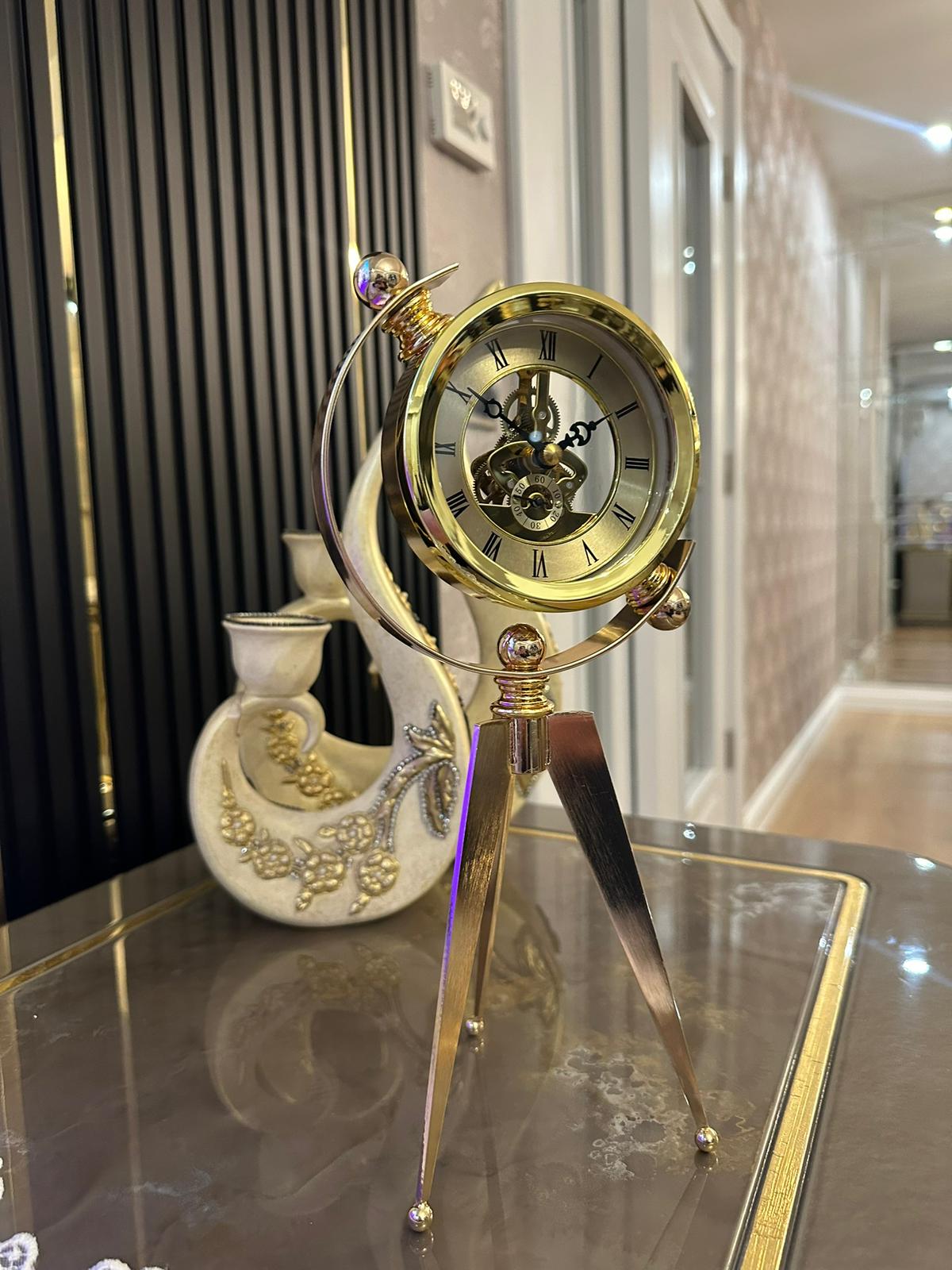 Lüks Gold Tripod Dekoratif Masa Saati – İskelet Mekanizmalı Retro Tasarım& Sleep Nova