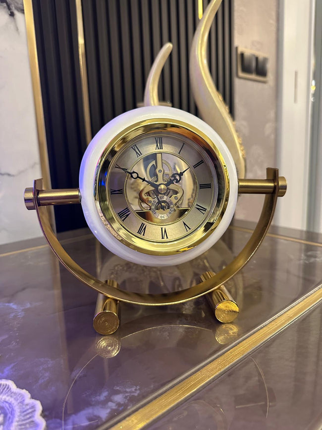 Lüks Gold Beyaz Çerçeveli Dekoratif Masa Saati – İskelet Mekanizmalı Klasik Tasarım& Sleep Nova