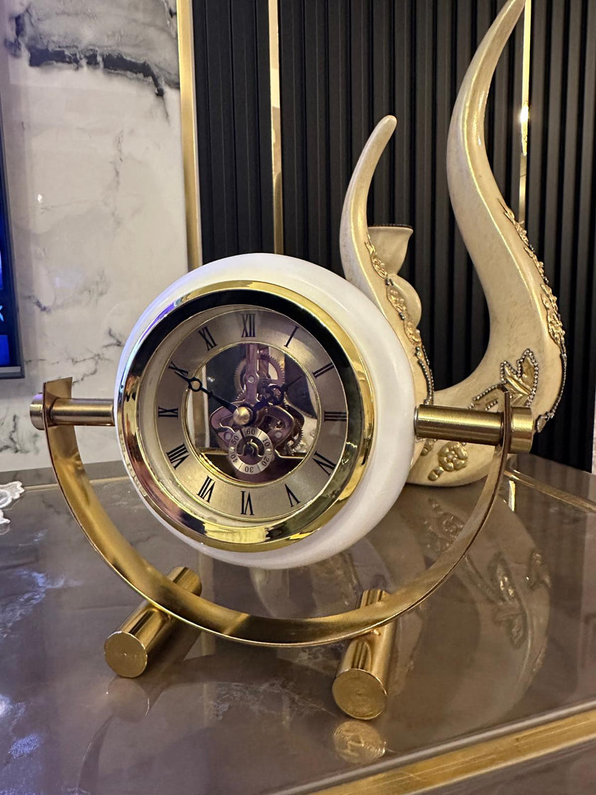 Lüks Gold Beyaz Çerçeveli Dekoratif Masa Saati – İskelet Mekanizmalı Klasik Tasarım& Sleep Nova